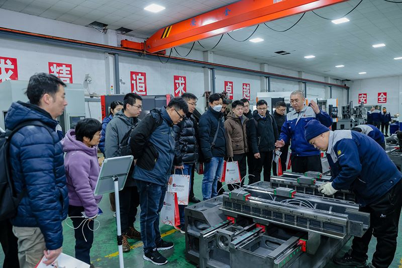 參會企業(yè)參觀考察我司